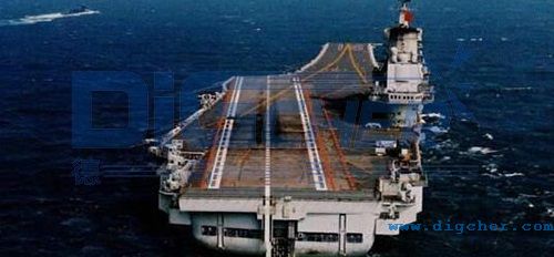 辽宁号航空母舰跑道黑印
